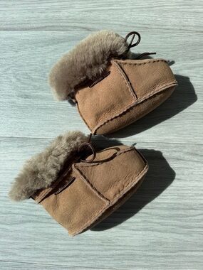 Plush Faux-Shearling Baby Booties in Brown